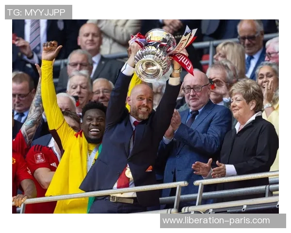 足总杯精彩对决多特蒙德与曼联激战成平局十大进球回顾引发全场狂欢